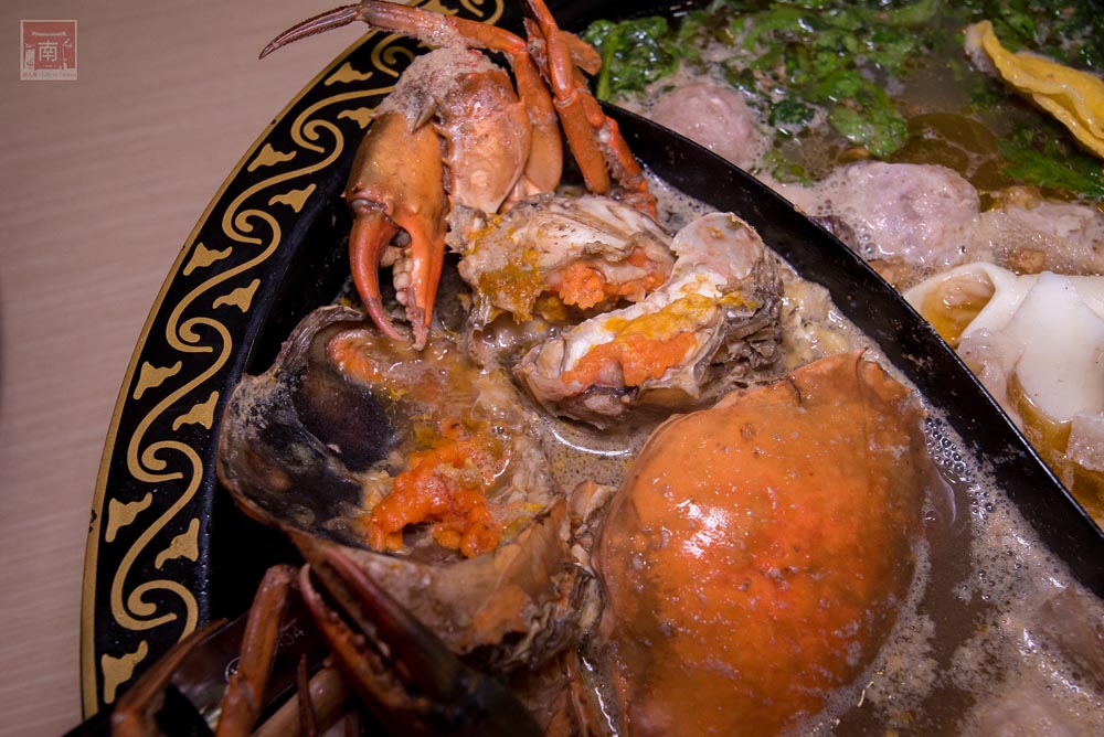 【臺南美食】秋冬就要進補，招牌禽獸鍋讓你吃到薑母鴨也能吃到羊肉爐，再搭個紅蟳、雞佛、鮑魚讓你補上加補，還有免費停車場~鑫帝元薑母鴨羊肉爐