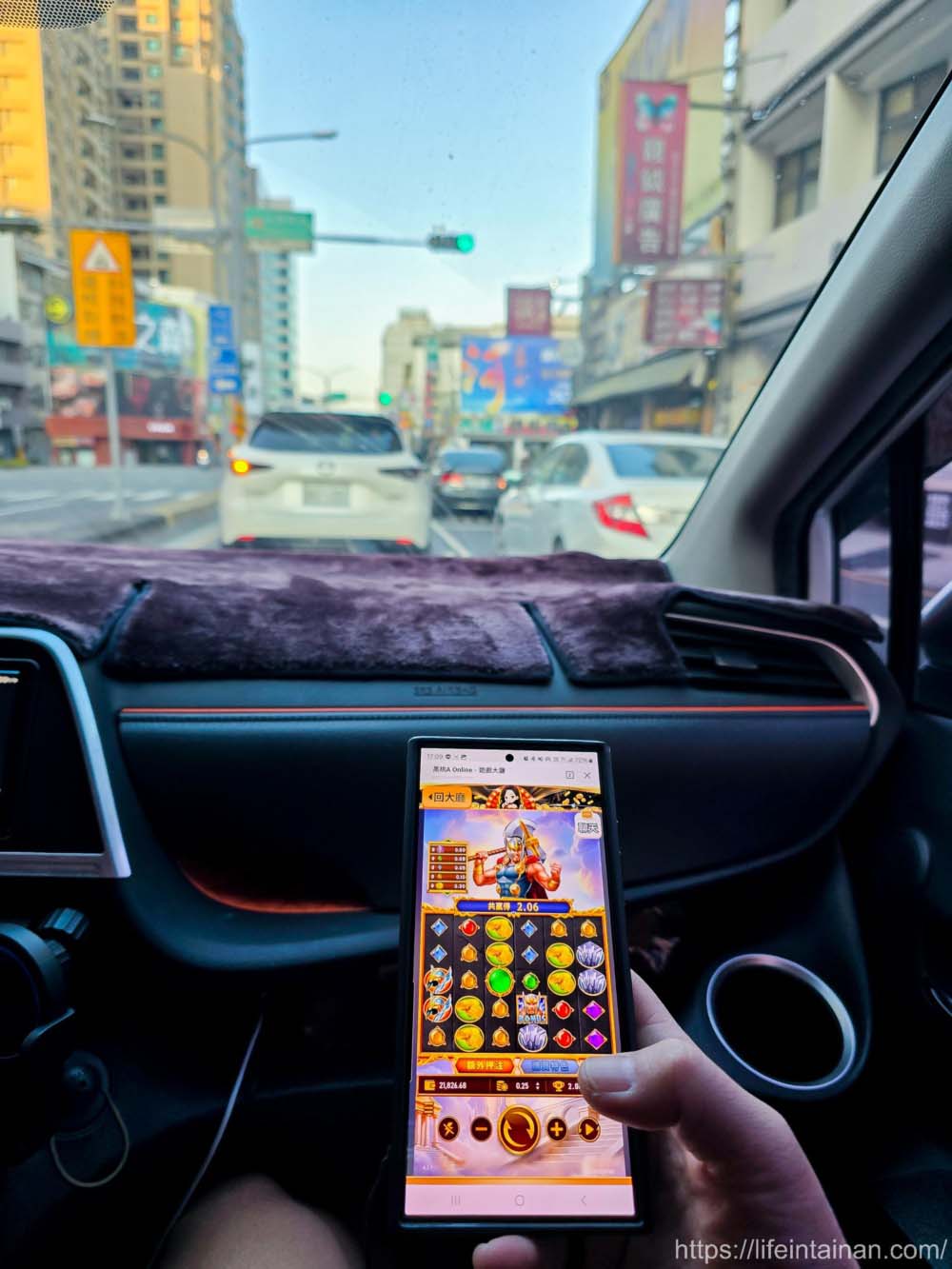 過年出遊塞車不無聊！LINE免下載就能玩「黑桃A Online」隨開隨玩不佔空間，熱門老虎機《ATG戰神賽特2覺醒之力》《RSG雷神之錘2雷霆風暴》到疊疊樂式《QT塔樓衝刺》一次滿足打發長途時間