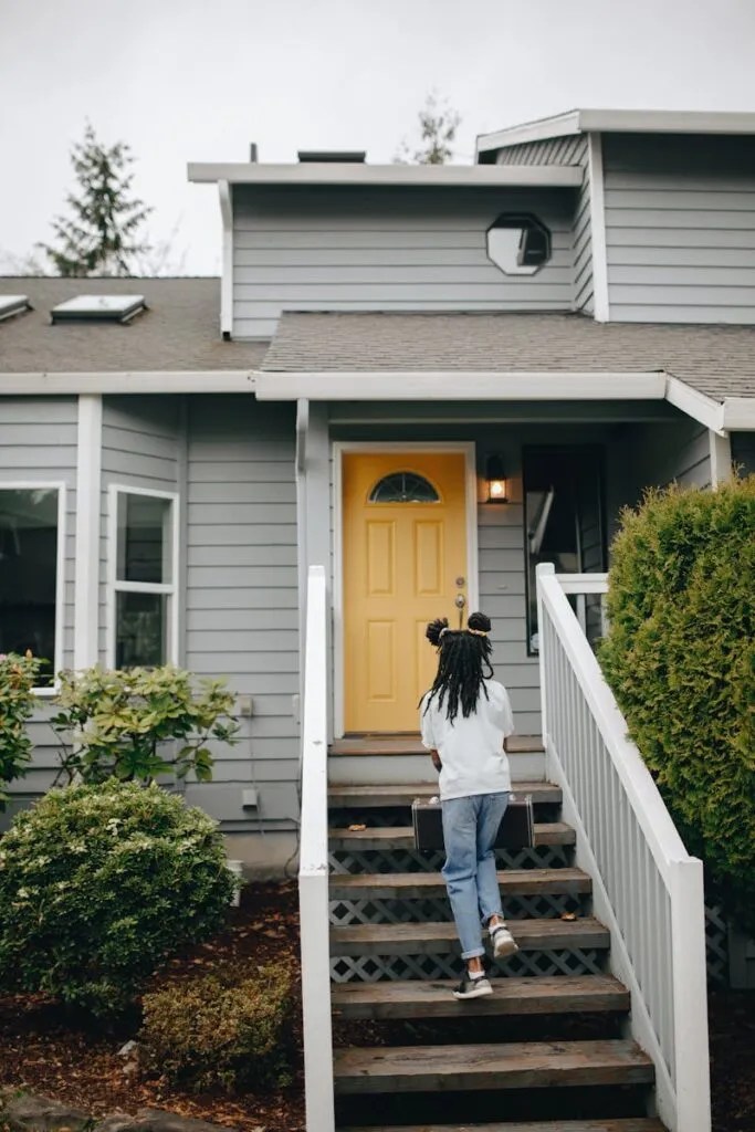 Vacation Gone Wrong: How One Man’s Return Led to a Jaw-Dropping Property Showdown and What You Need to Know About Your Own Land