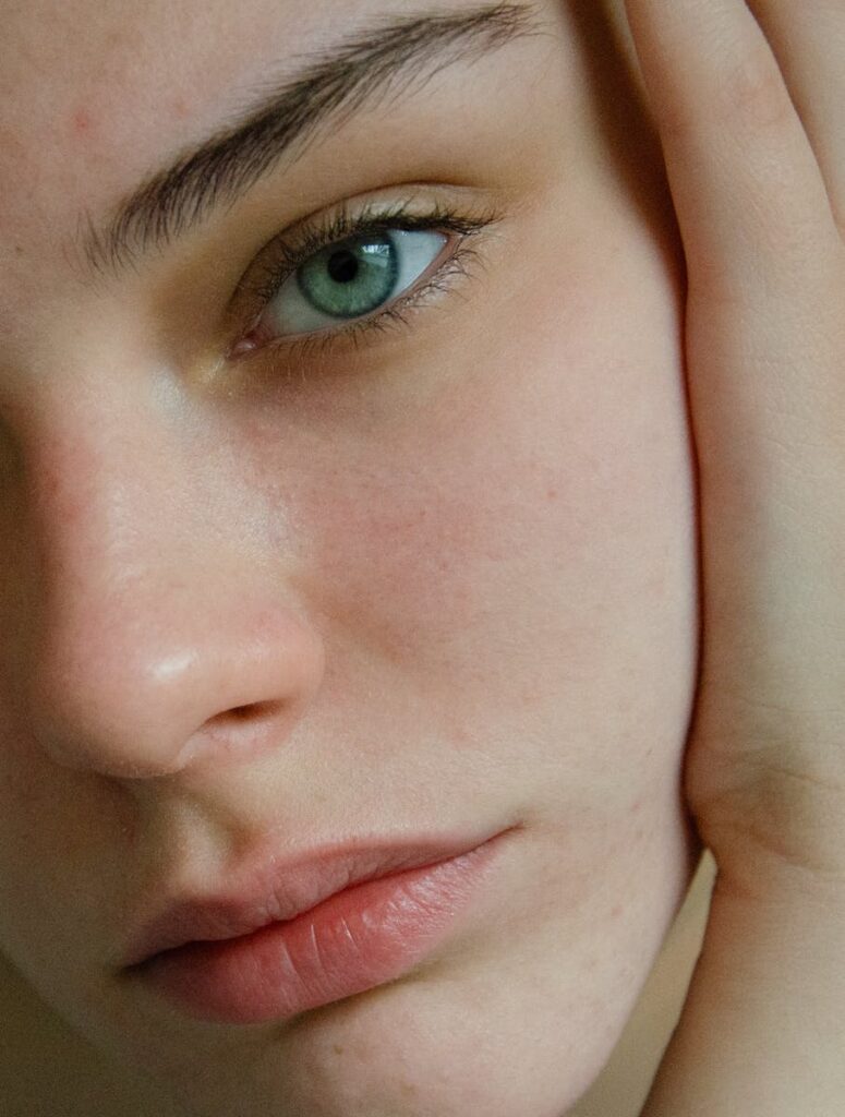 Lip Slugging: The Ultimate Remedy for Dry, Chapped Lips