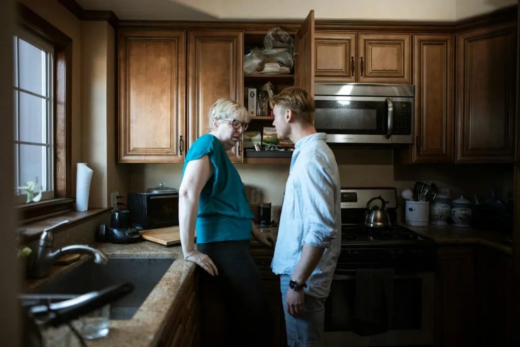 The Unexpected Bedroom War: When In-Laws Insisted on the Master and Ignited a Fiery Family Conflict