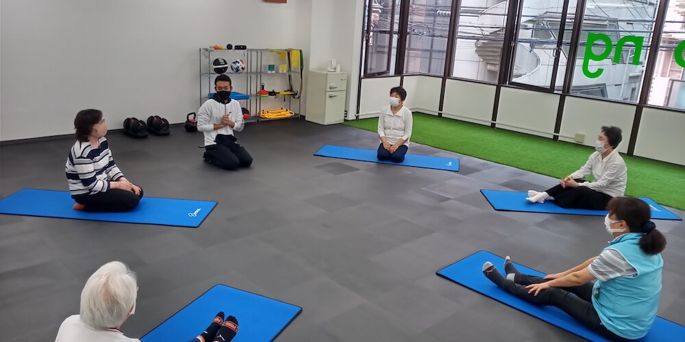 高齢者向け運動教室【神戸三宮】│ライフロング【神戸三宮】 スポーツトレーナーによる運動療法で身体の痛みを改善【治療