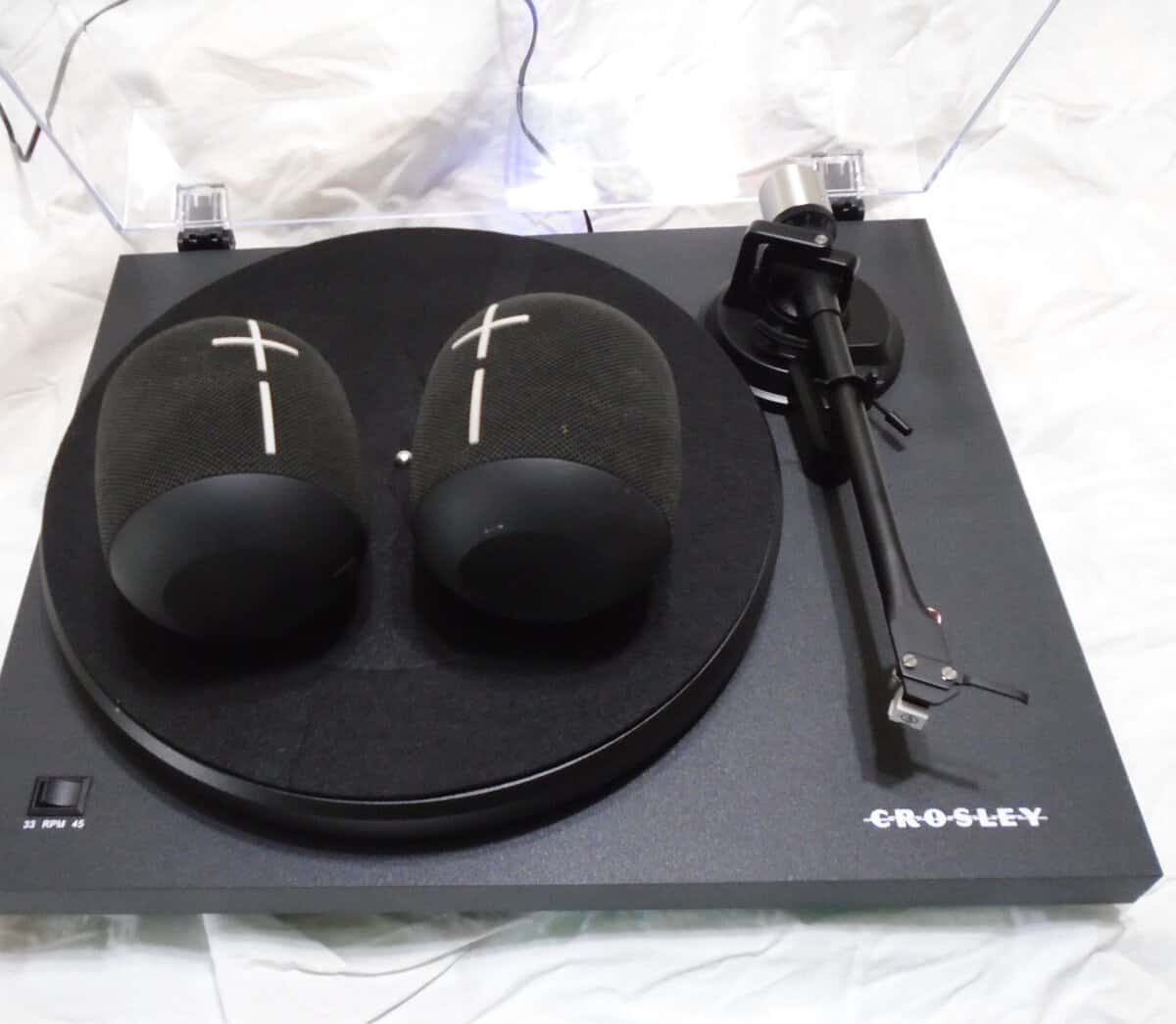 Connect a Crosley KTC6B turntable to 2 bluetooth speakers (video
