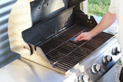 Cleaning Our Grill with Arm & Hammer Baking Soda > Life Your Way