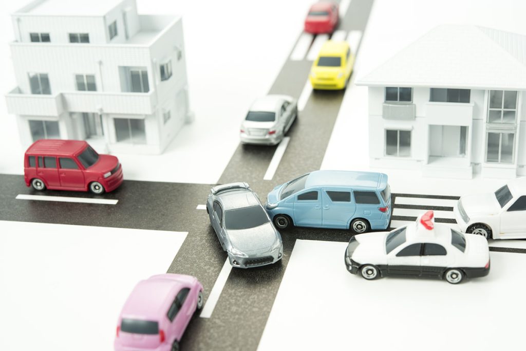 交通事故を起こしてしまったら？！解決までの流れとポイント 保険比較ライフィ