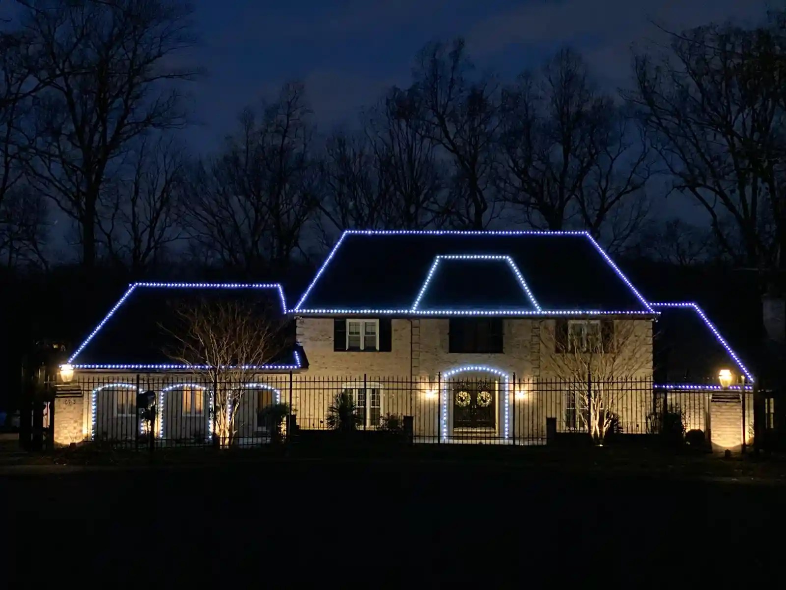 How To Properly Hang Christmas Lights? A StepbyStep Guide LightDMV