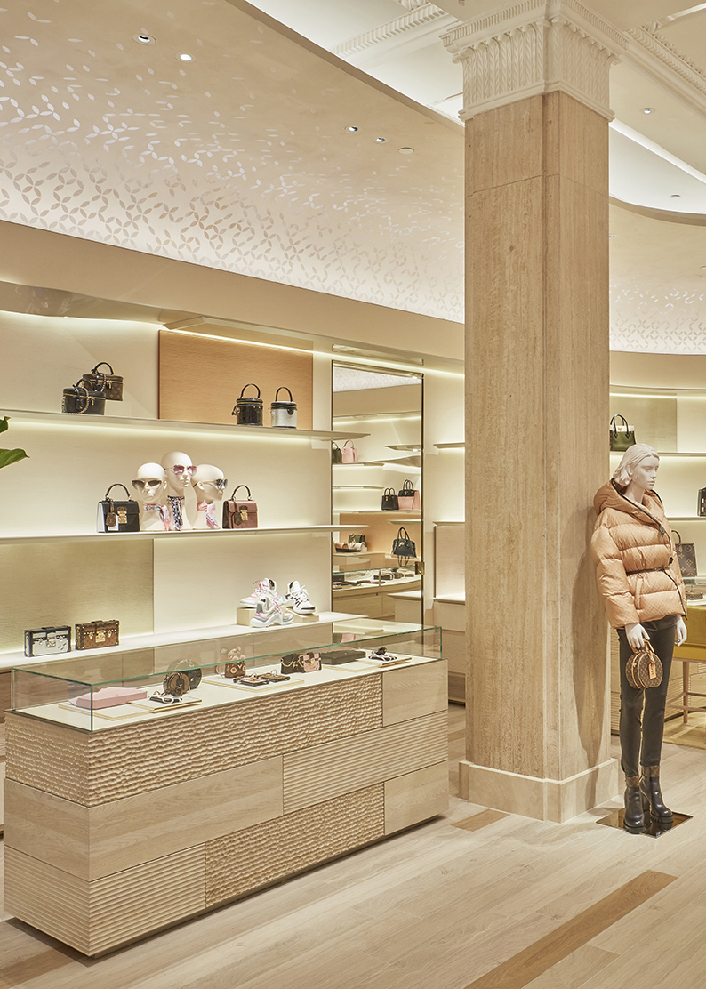 Louis Vuitton Harrods light.iQ