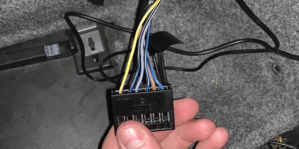 How to Find Reverse Light Wire 6 Steps Instructions (2024)