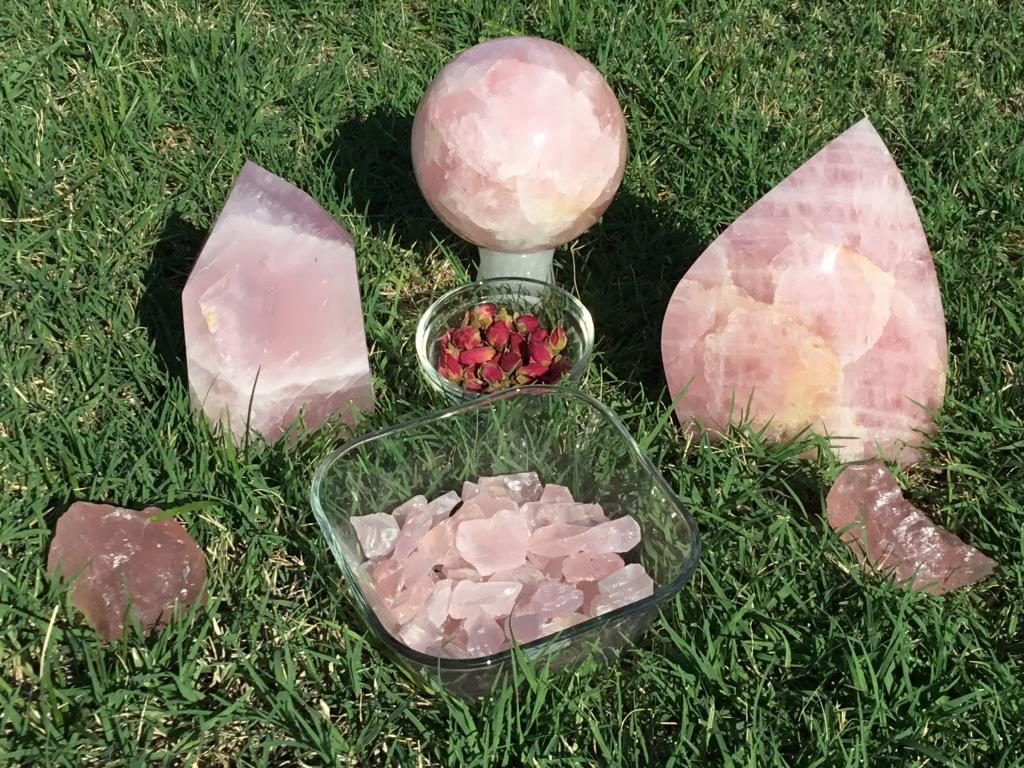 Rose Quartz & Roses… Lightworkers Sanctuary