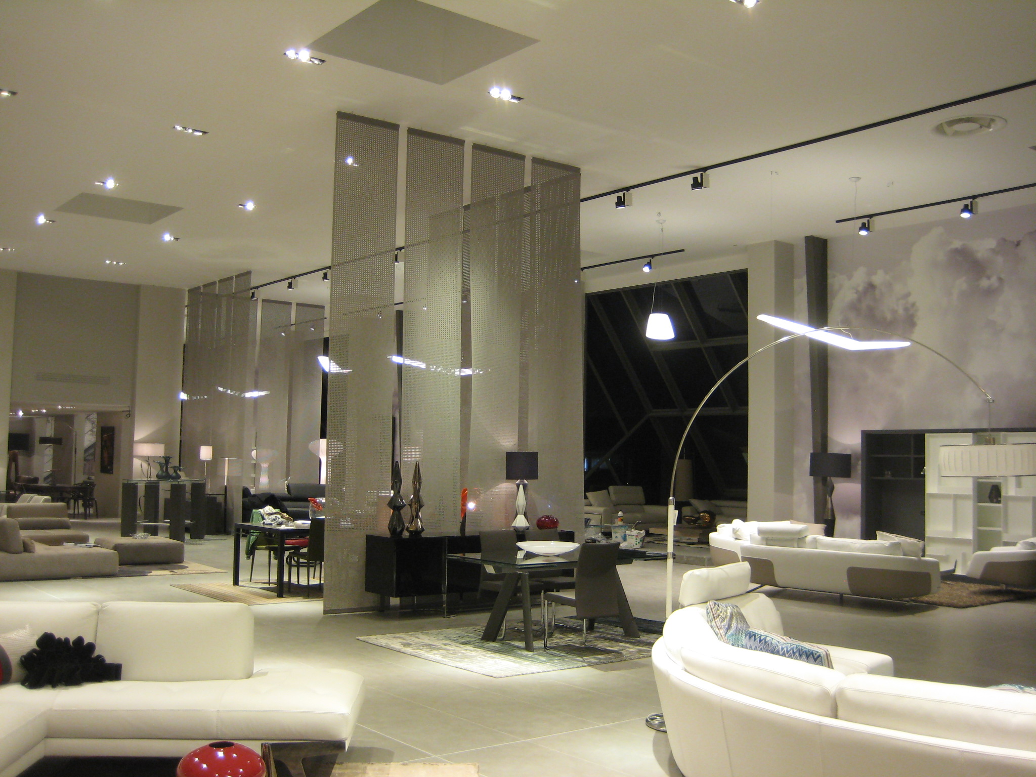 Magasin Roche Bobois à Orgeval LIGNE 7 ARCHITECTURE