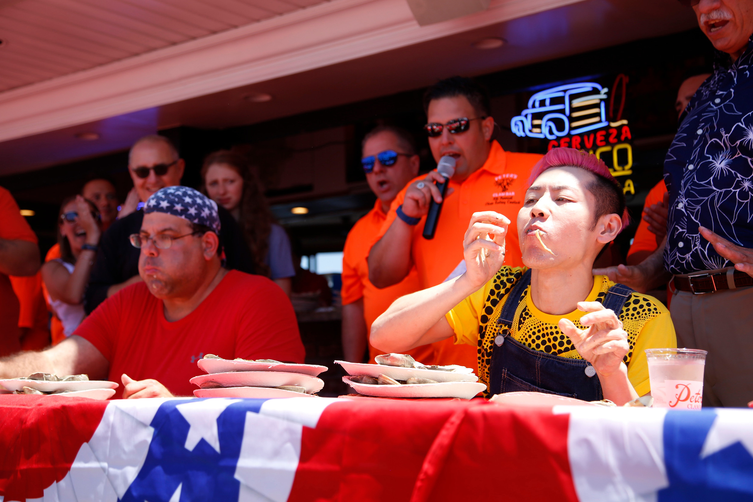 Long Island firefighters eat thousands of clams for charity Herald
