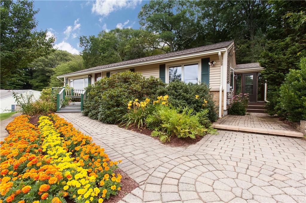 30 Oak Hill Avenue, North Smithfield, RI 02896 MLS 1170960 Lila Delman