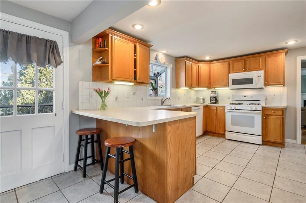 8 Copper Kettle Lane, Barrington, RI 02806 MLS 1274517 Lila Delman