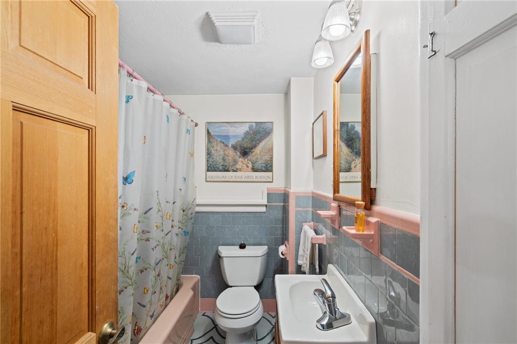 201 Lakedell Drive, Warwick, RI 02818 MLS 1283199 Lila Delman