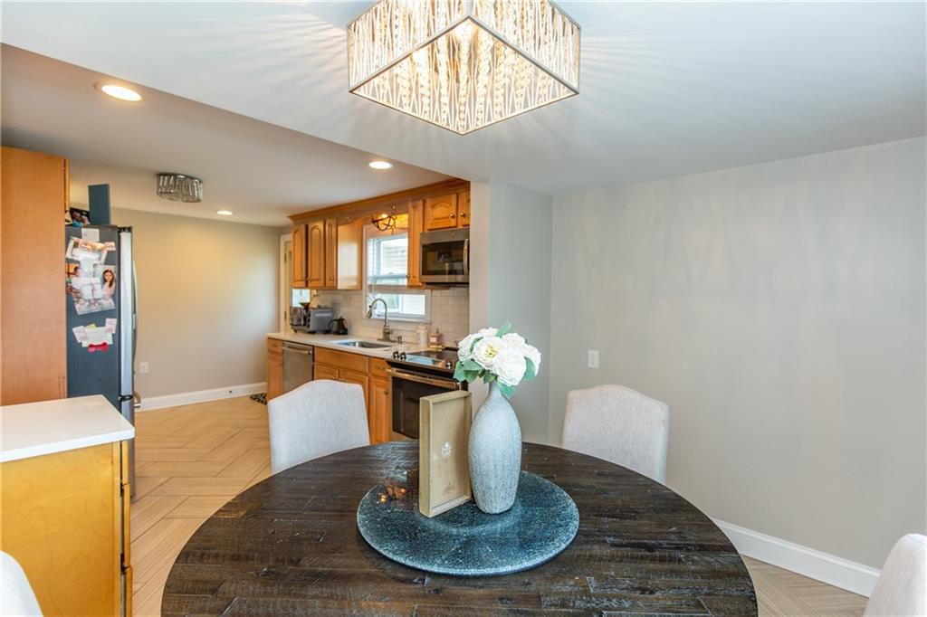 33 Gaspee Point Drive, Warwick, RI 02888 MLS 1285697 Lila Delman