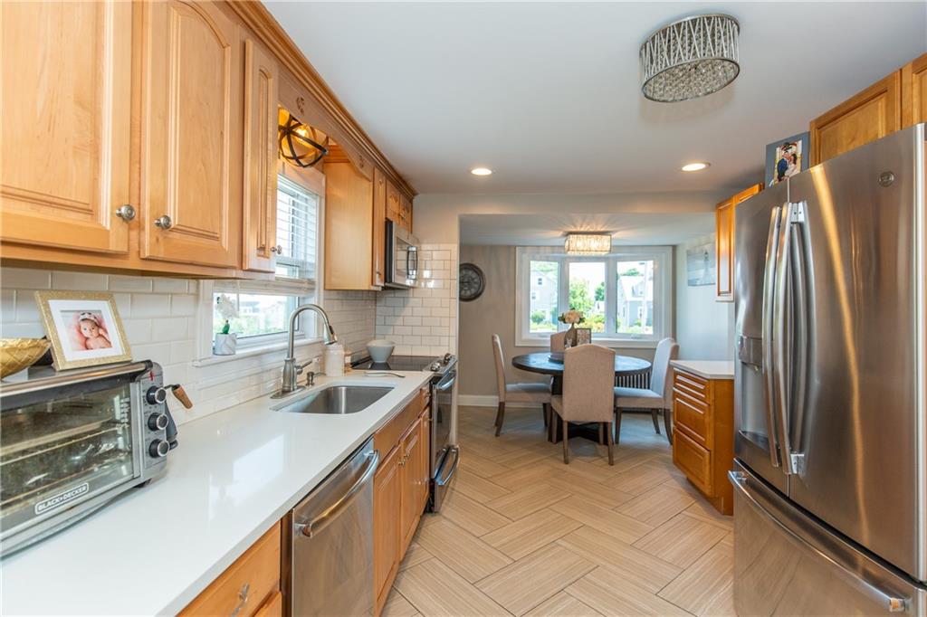 33 Gaspee Point Drive, Warwick, RI 02888 MLS 1285697 Lila Delman