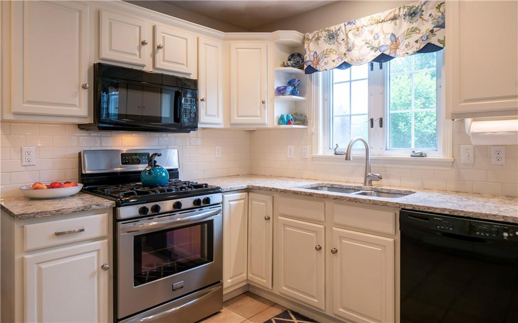 241 Compton View Drive, Middletown, RI 02842 MLS 1286456 Lila Delman