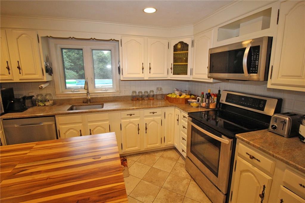 104 Dellwood Road, Cranston, RI 02920 MLS 1293861 Lila Delman