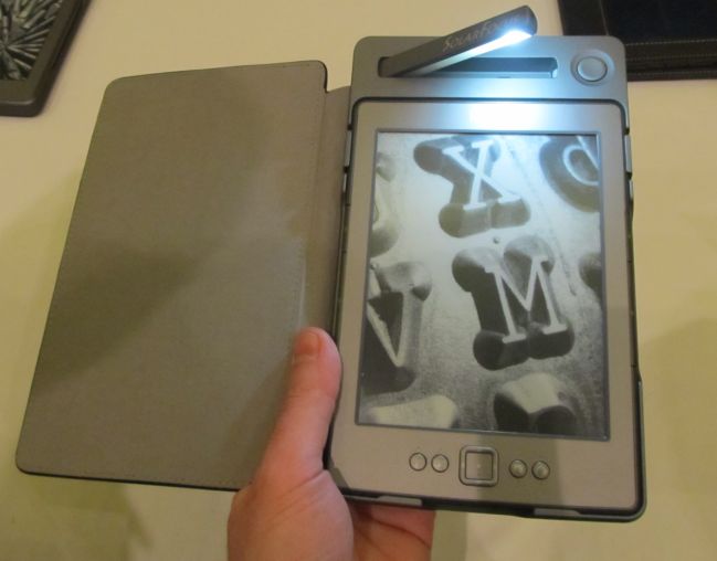 Handson with the SolarKindle solarpowered Kindle case (video