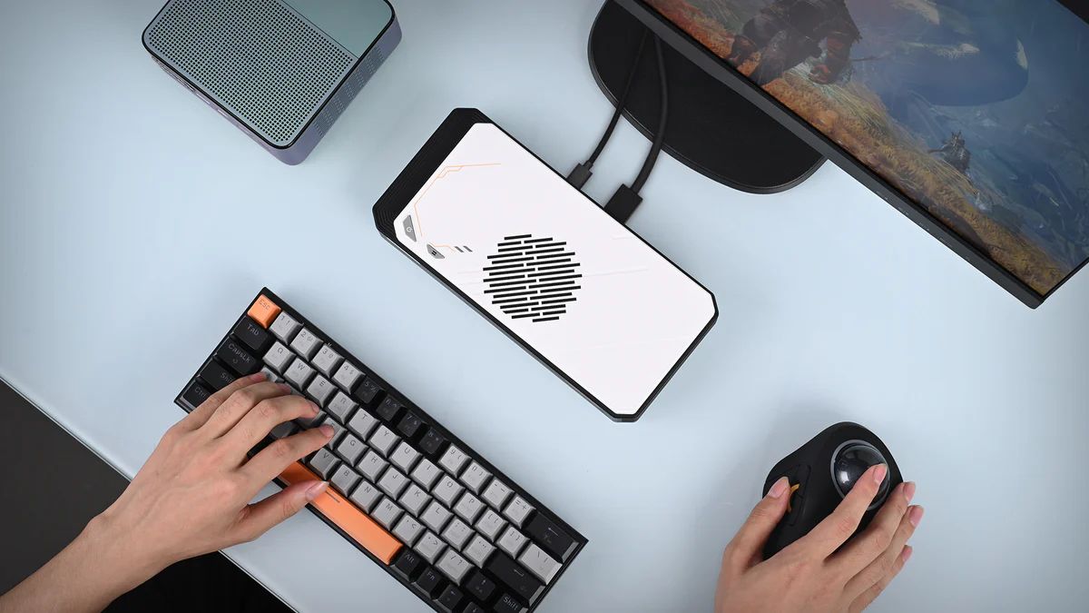 BoostR is yet another compact Radeon RX 7600M XT eGPU dock