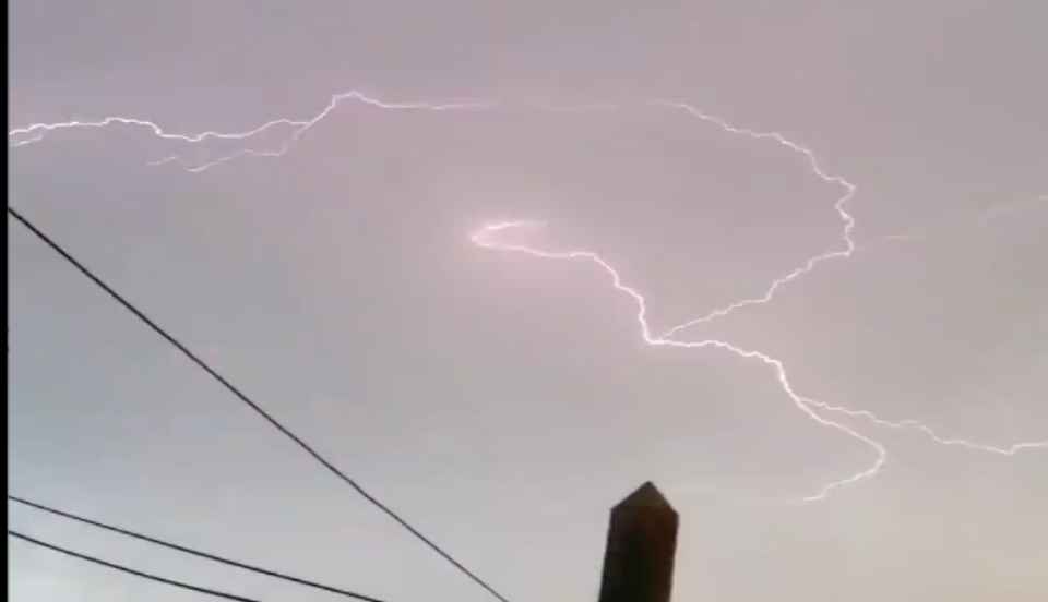 (VIDEO) Rayos, truenos y relámpagos con lluvia se reportan en Lima