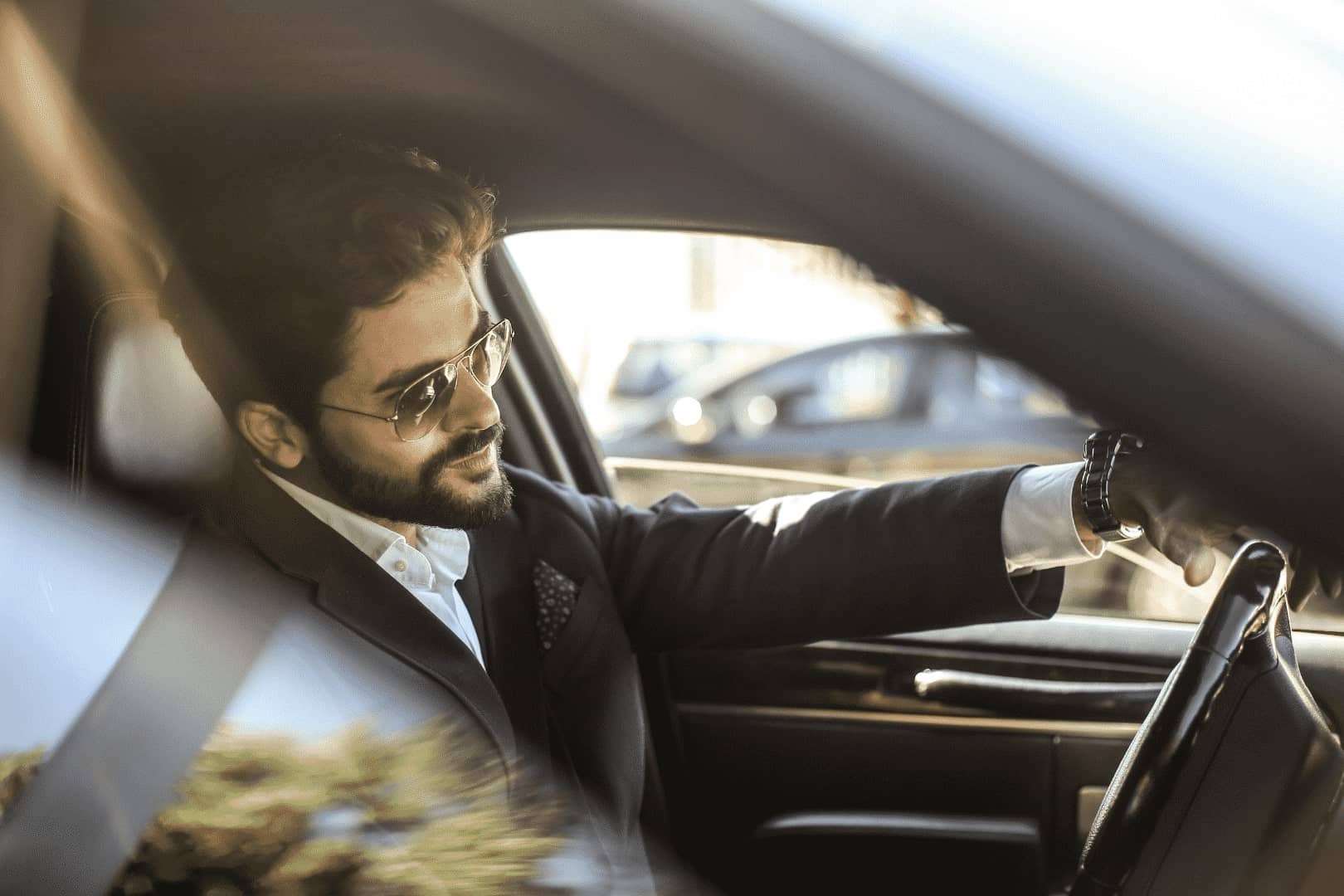 Chauffeur driver what does he do and how much does he earn