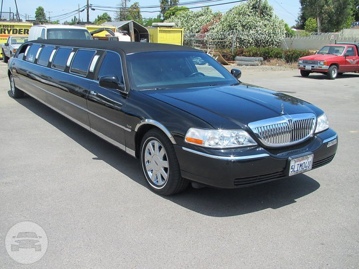 CALIFORNIA KNIGHT LINCOLN BLACK SUPERSTRETCH LIMO Limos by Knight