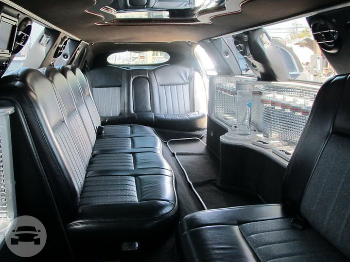 CALIFORNIA KNIGHT LINCOLN BLACK SUPERSTRETCH LIMO Limos by Knight