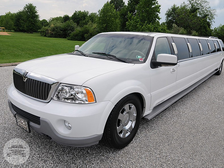 180 inch White Stretch Lincoln Navigator Celebrity Limousine online