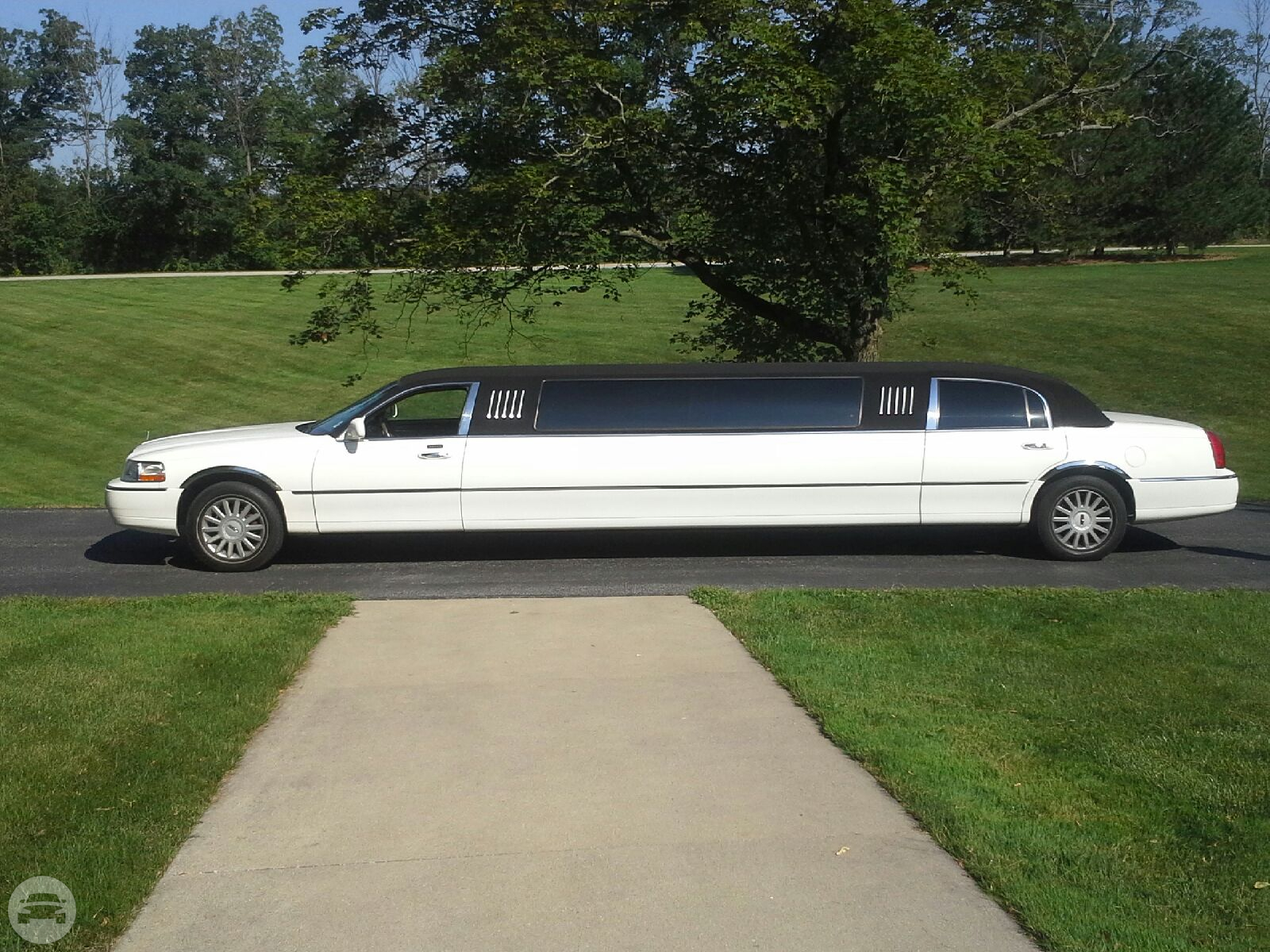 10 Passenger Limousine Extreme Class Limousines online reservation