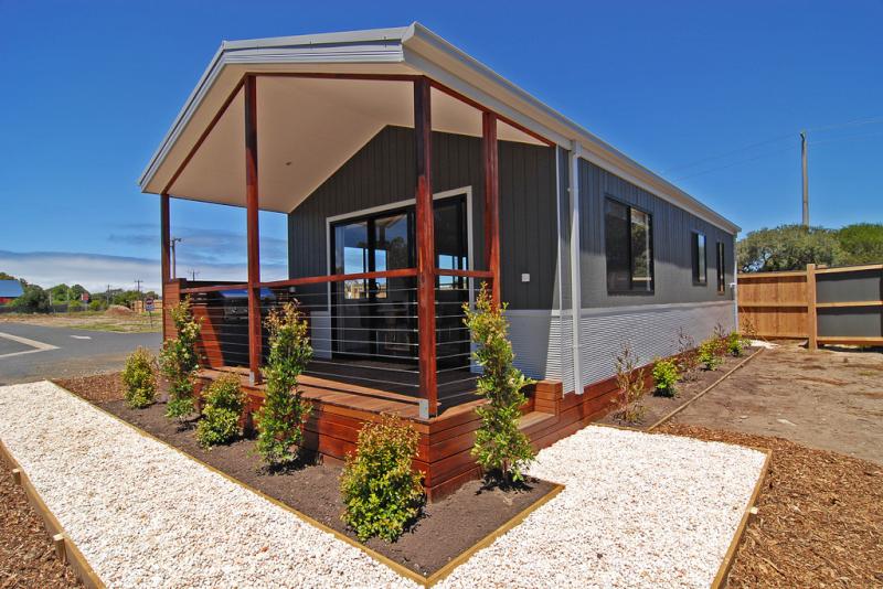 Bellarine Peninsula Lindy & Barry's Riverside Holiday Cabin “Arklow”