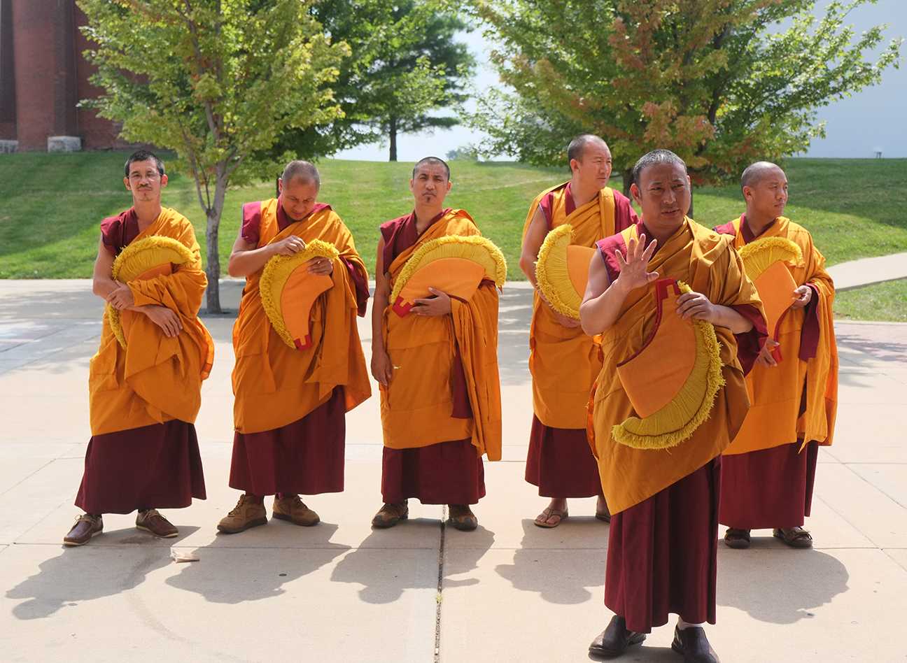 Monks put focus on refugees’ plight Lindenlink