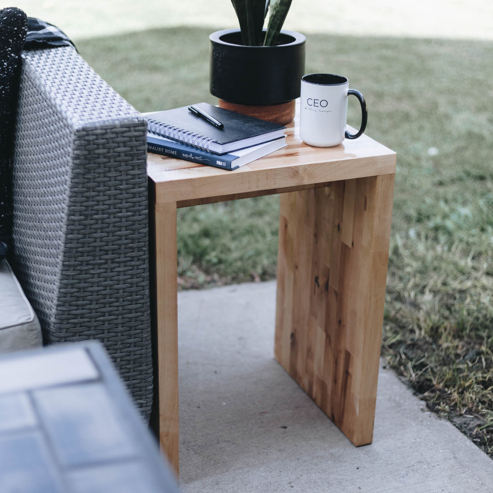 DIY Outdoor Wood Side Table Lindi & Russ