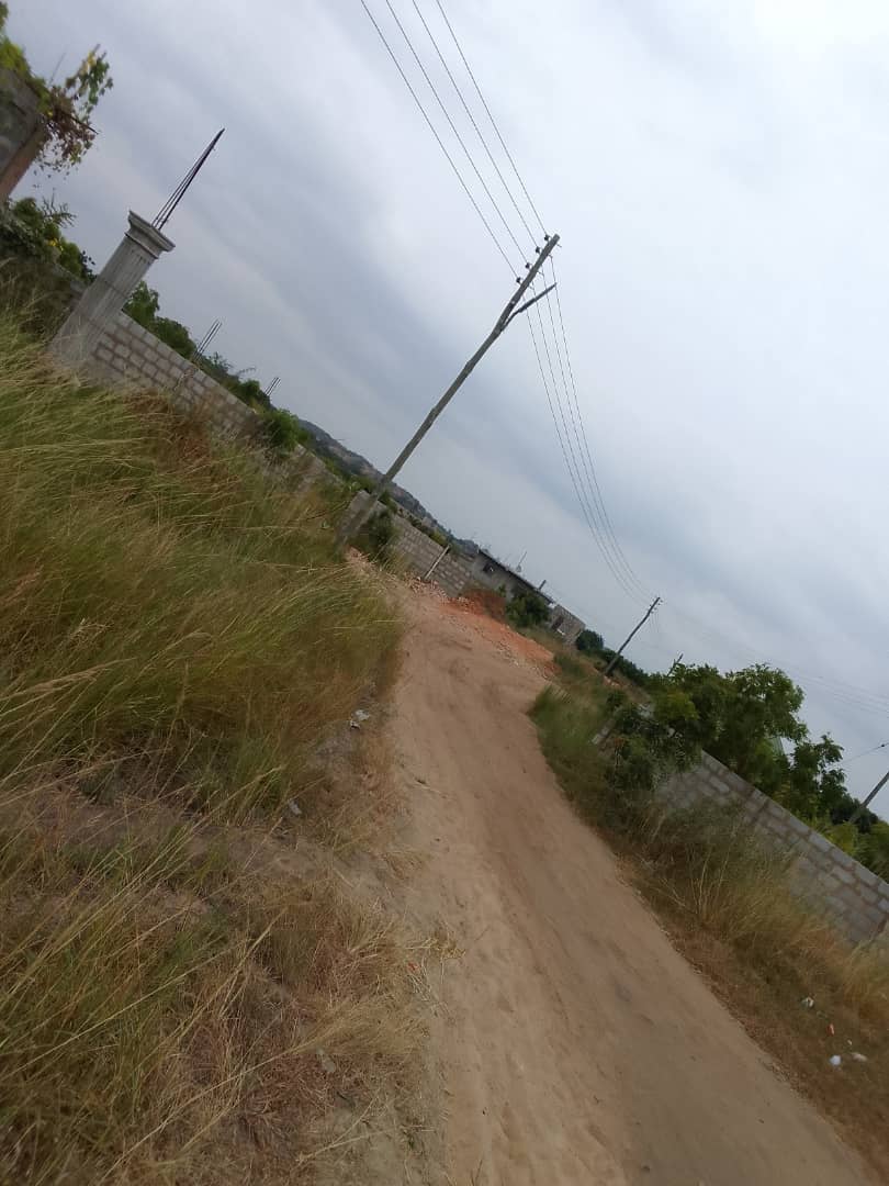 Dawhenya Site 1 Lindom Gate