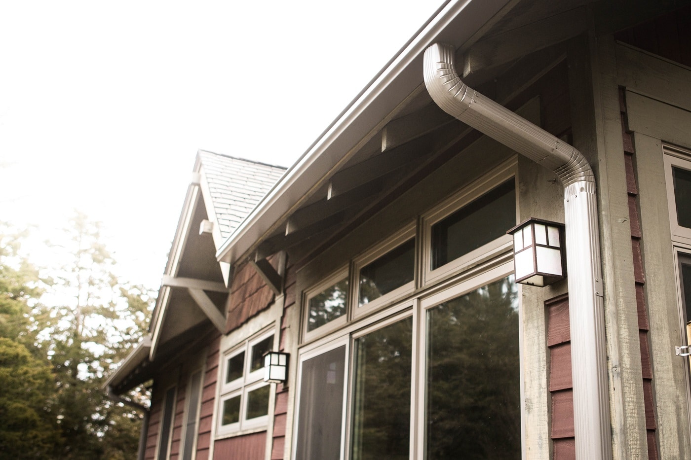 Gutter Guards vs. LeafGuard® Brand Gutters Lindus Construction