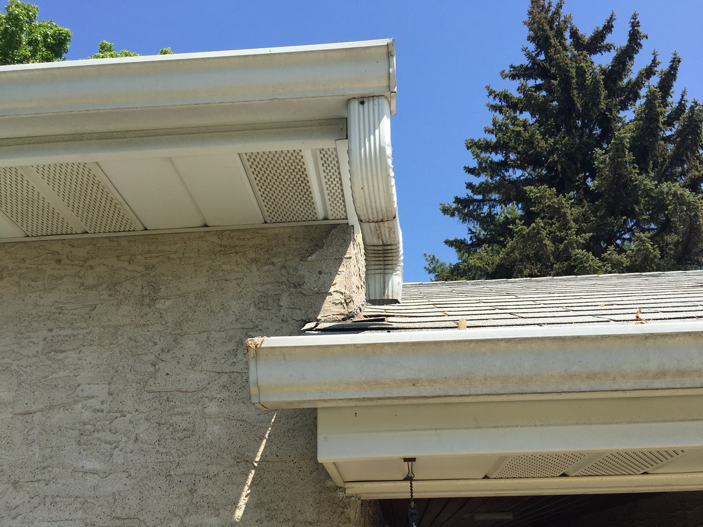 Gutters Overflowing Clogged Gutters & Downspouts Lindus