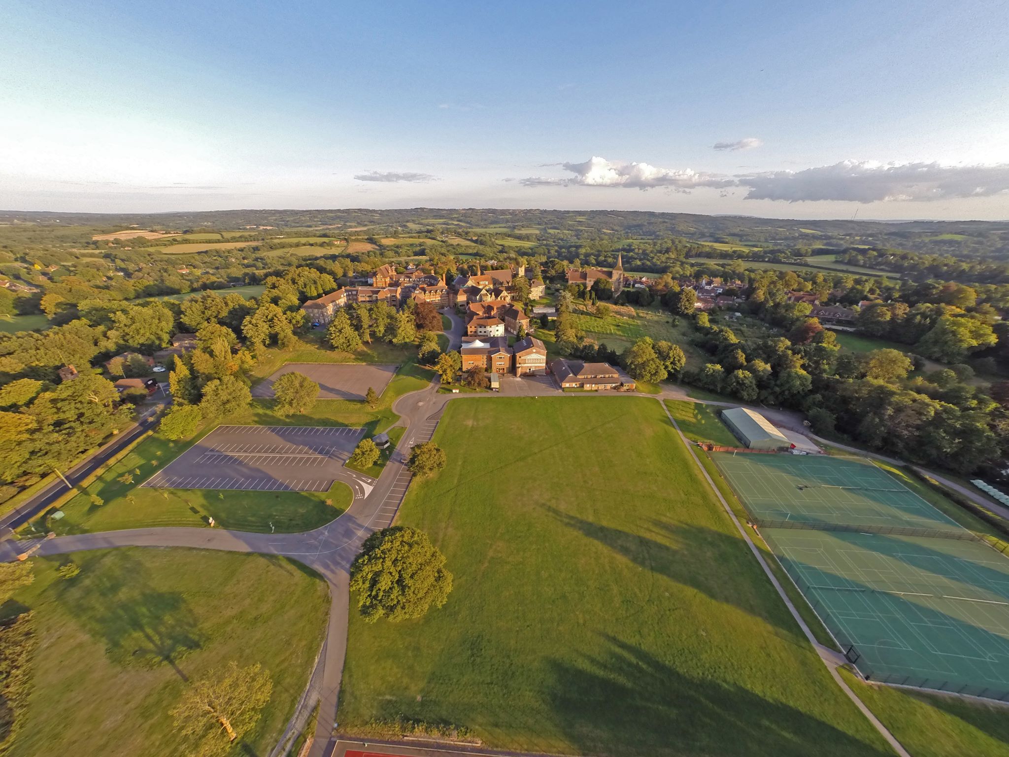 Mayfield School 介紹 LINKEDU 海外升學