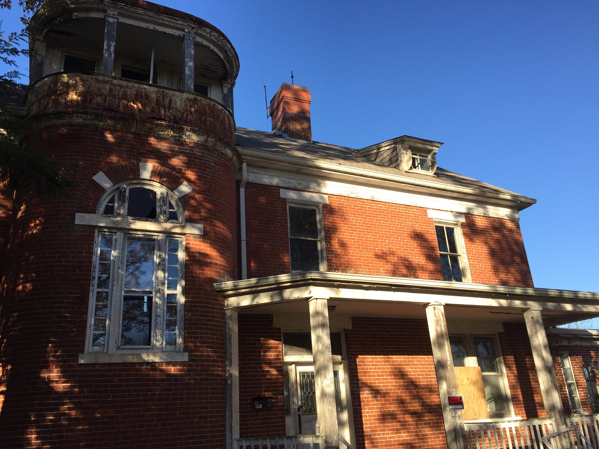 PHOTOS See Inside the Four Available Alexander Circle Homes LINK nky