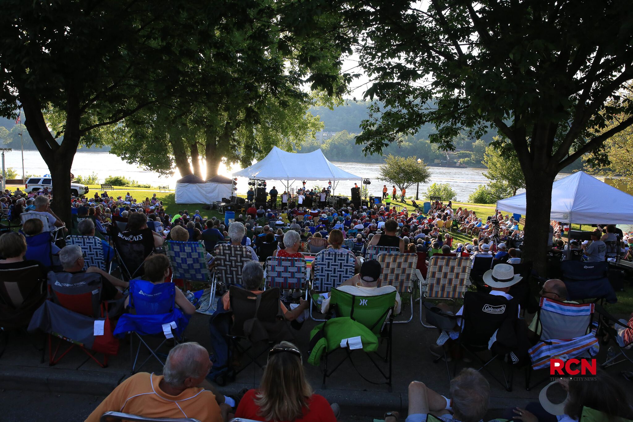 Photos Bellevue Concert and Car Show LINK nky