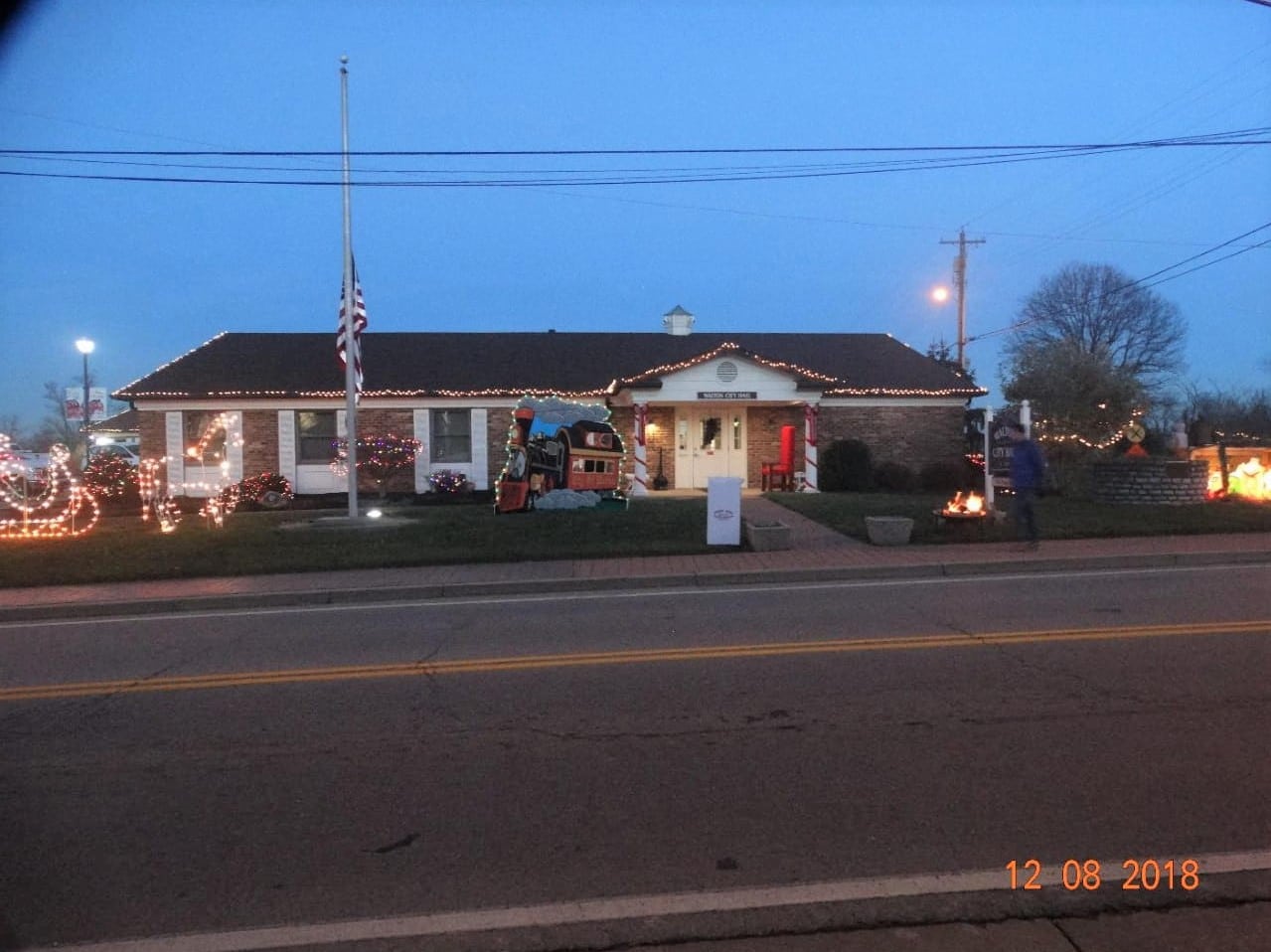 Walton celebrates Christmas on Main LINK nky