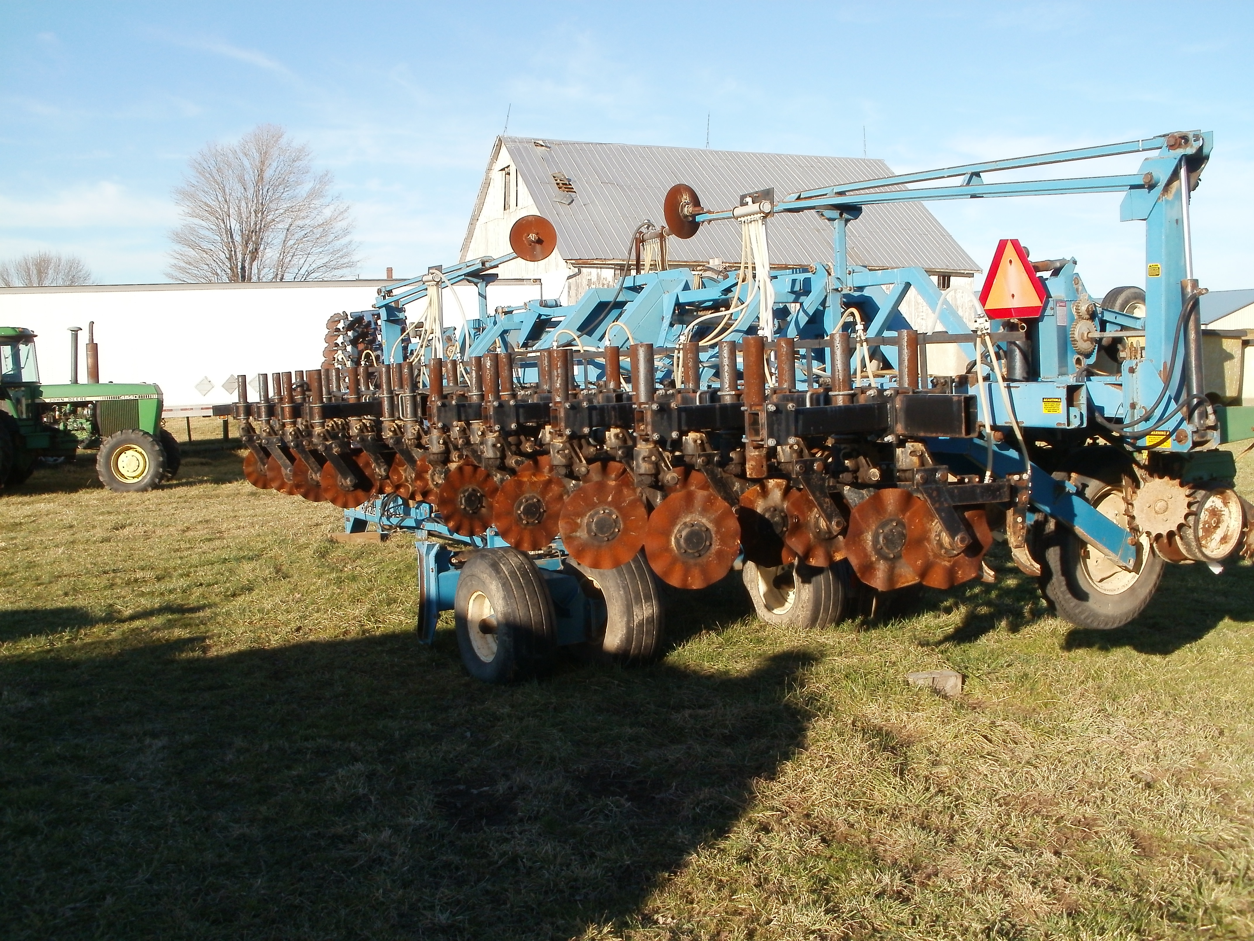 1988 Kinze 12Row Planter w/ Martin Cleaners Linndale