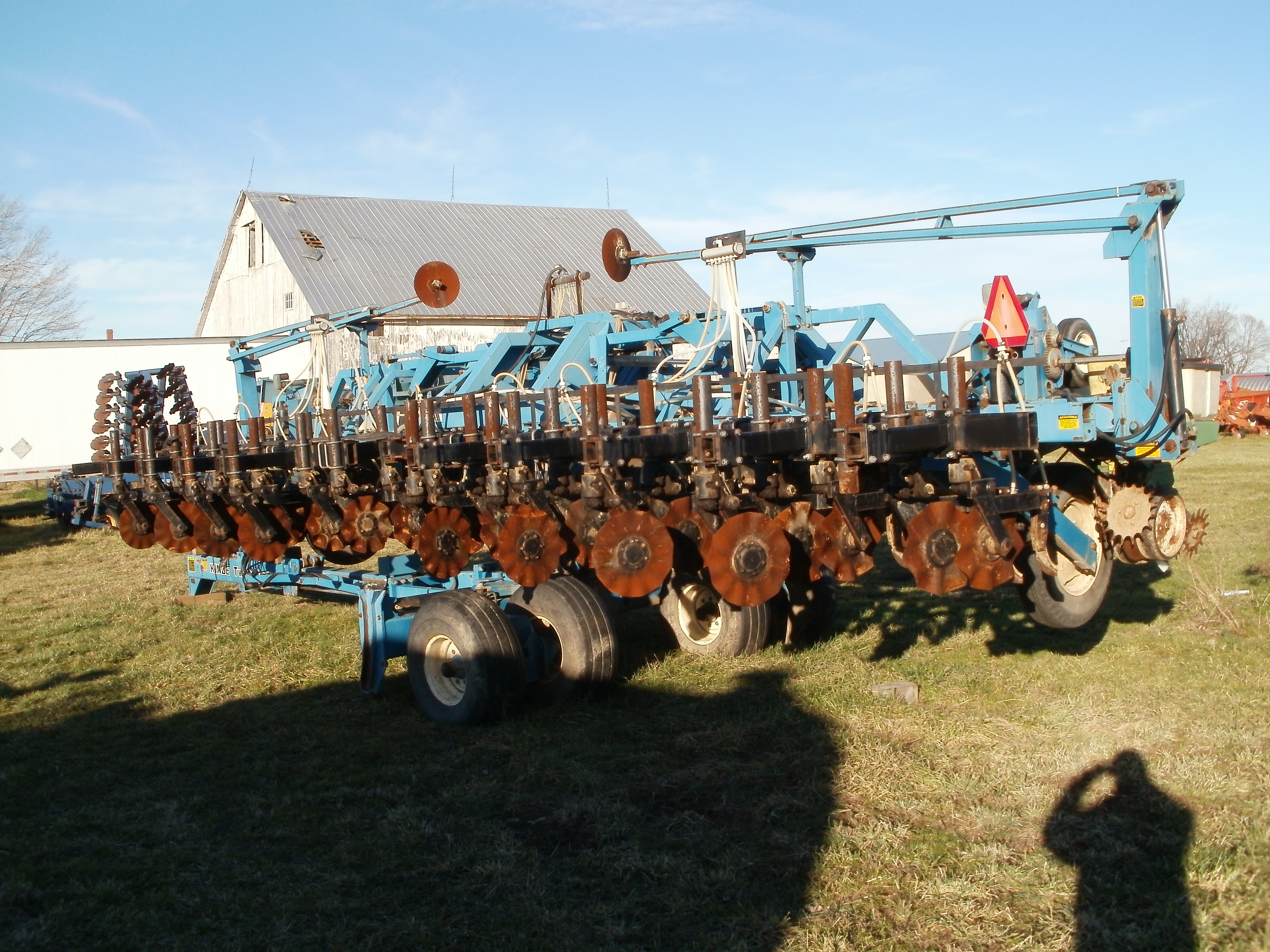 1988 Kinze 12Row Planter w/ Martin Cleaners Linndale