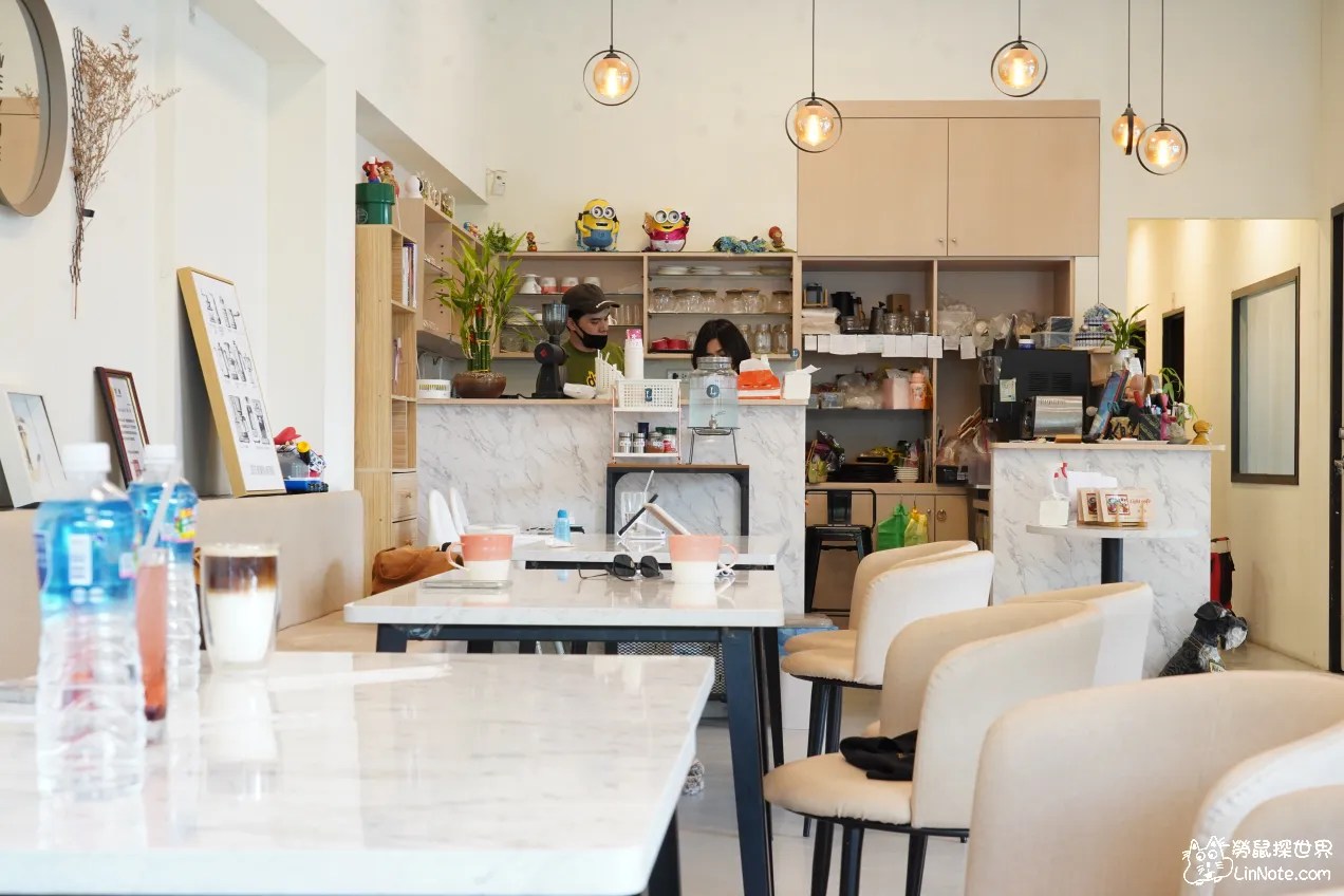 苗栗美食【Light Cafe & 輕e美】網美風下午茶餐廳，黑金麻糬鬆餅怎能不點 勞鼠探世界