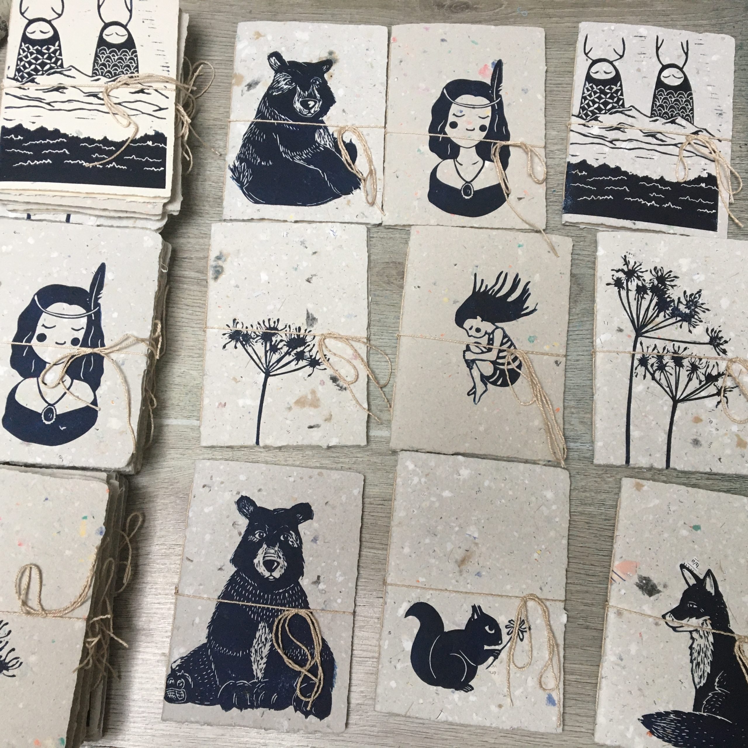 LinoLino | Linogravure et créations à partir d'impressions artisanales | Chambéry, France | Carnets linogravure reliure couverture papier artisanal Papier lavande