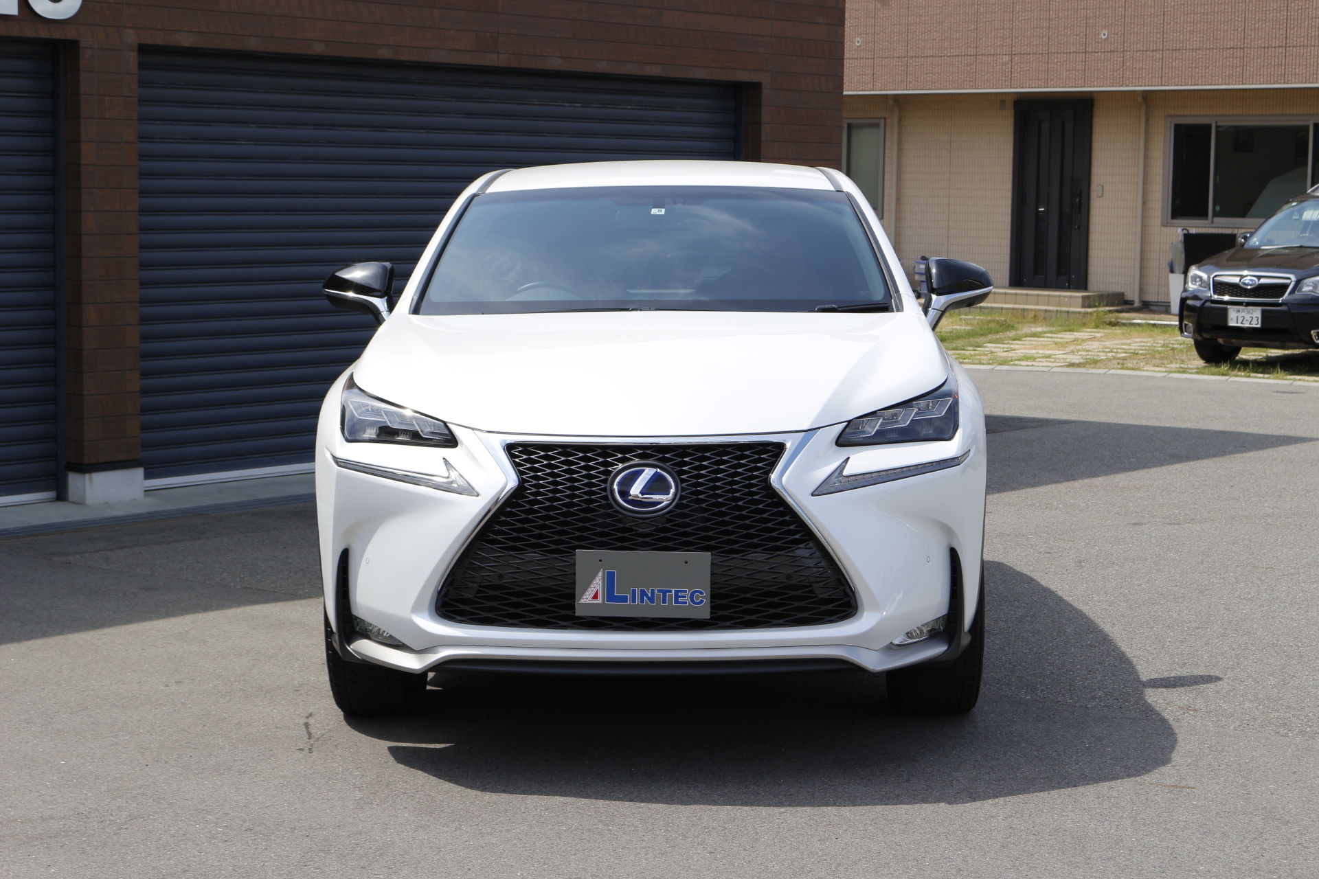 レクサス NX300h Fスポーツ 4WD 当社管理顧客様下取車 禁煙車 三眼LED （パールホワイト） 外車