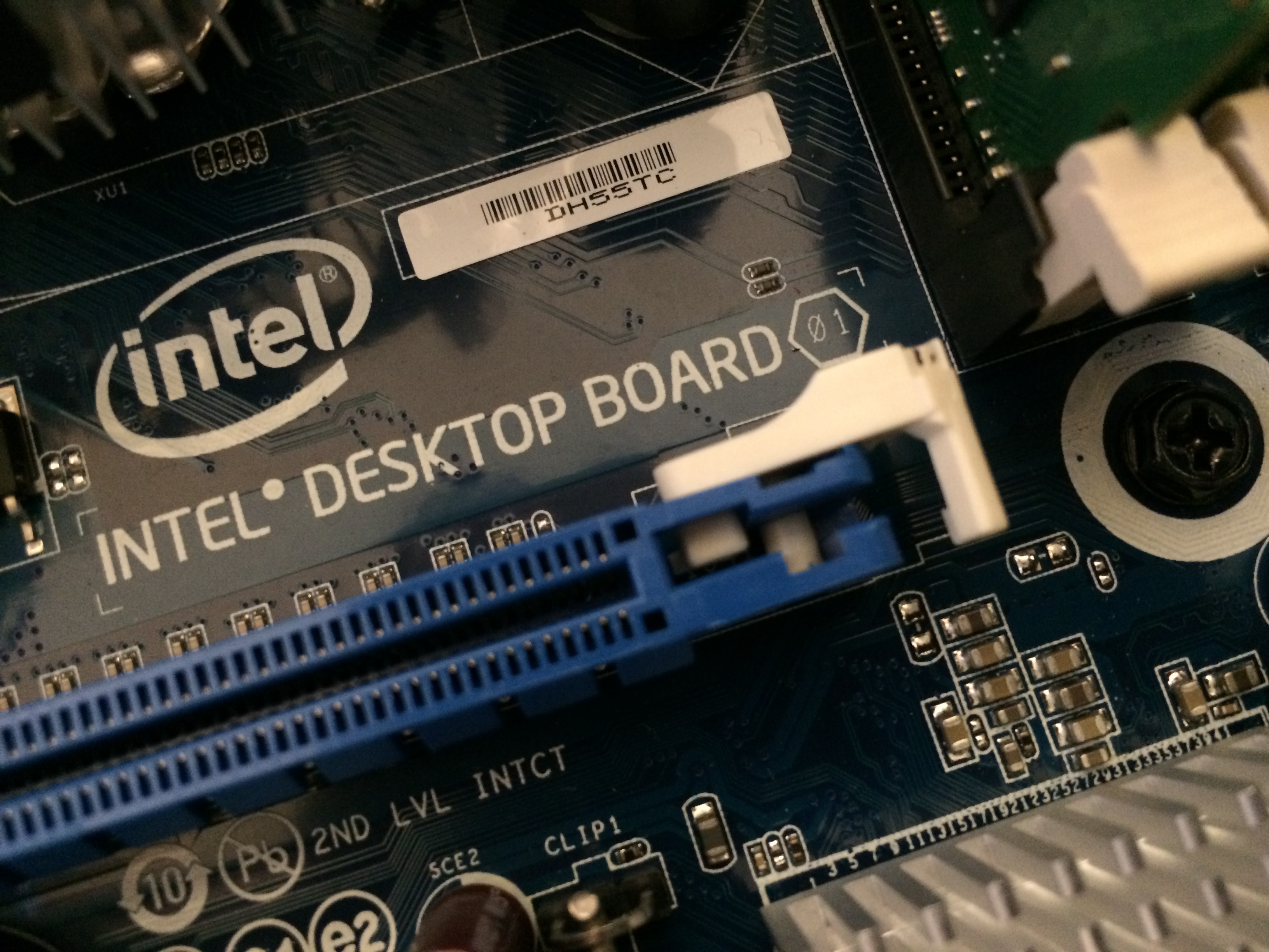 PCIe lock help CPUs, Motherboards, and Memory Linus Tech Tips