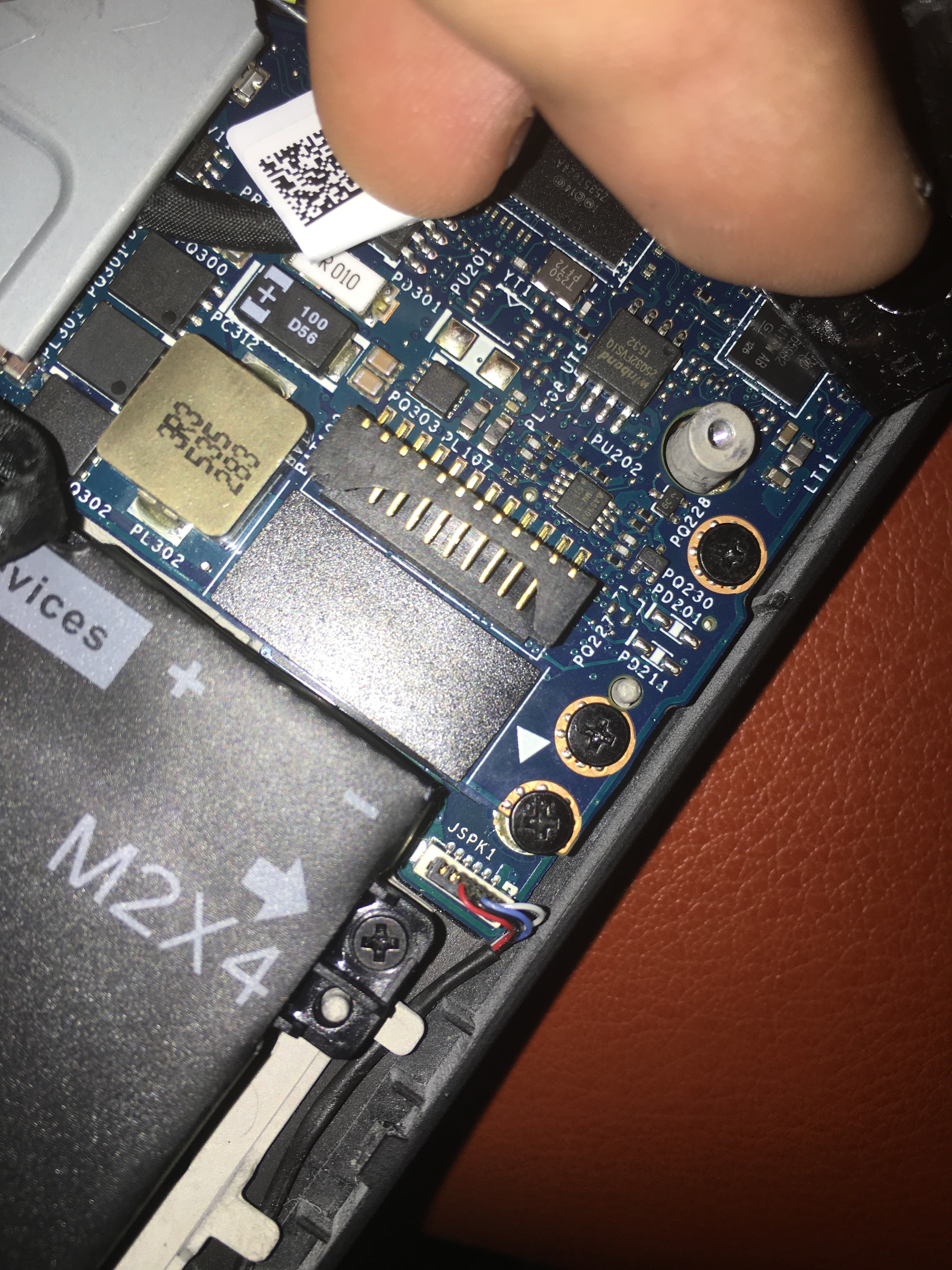 Dell XPS 15 battery connector Troubleshooting Linus Tech Tips