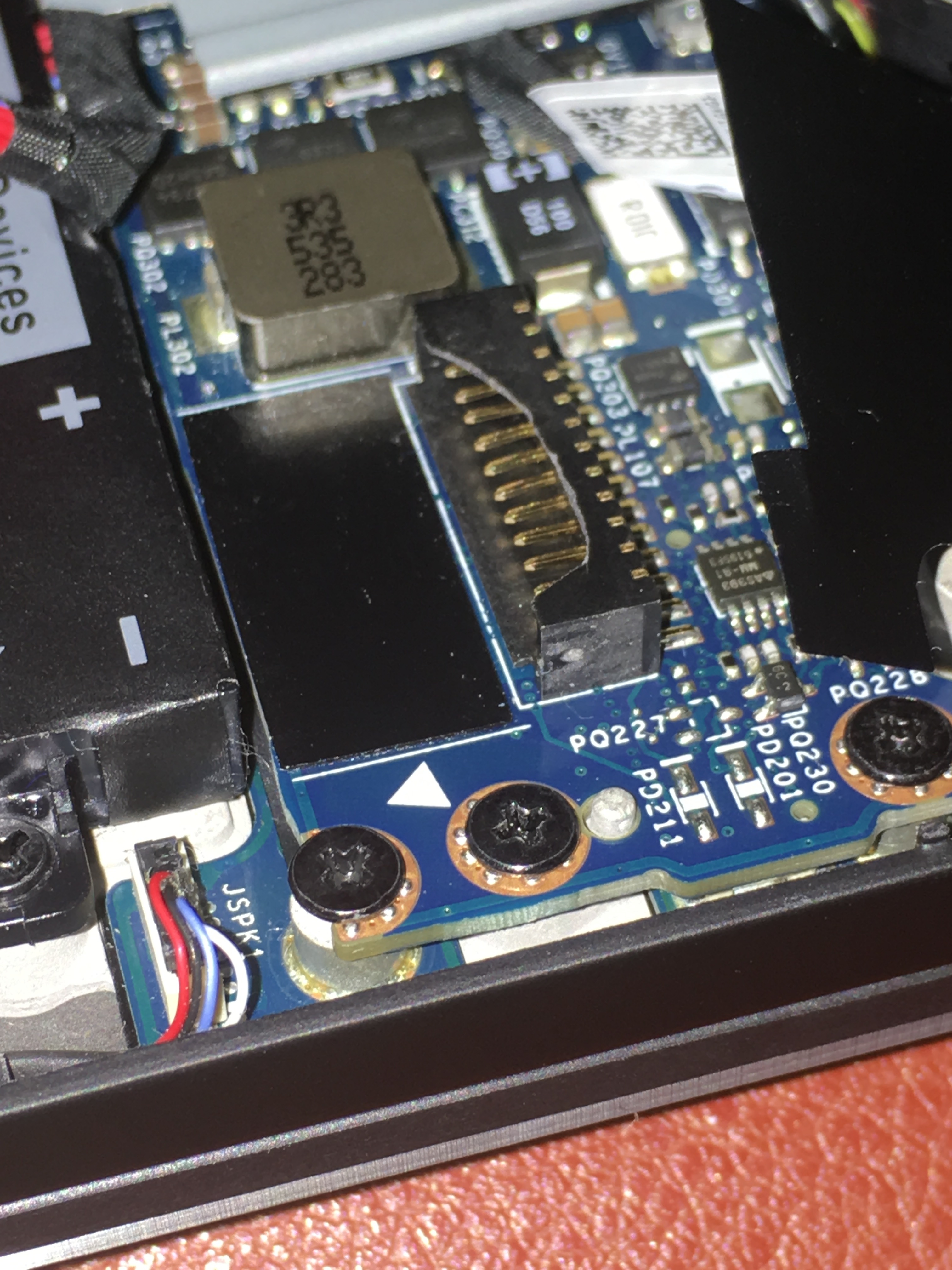 Dell XPS 15 battery connector Troubleshooting Linus Tech Tips