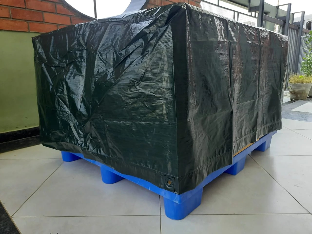 100 Waterproof 90gsm Pallet Covers UK Size Lion Trading