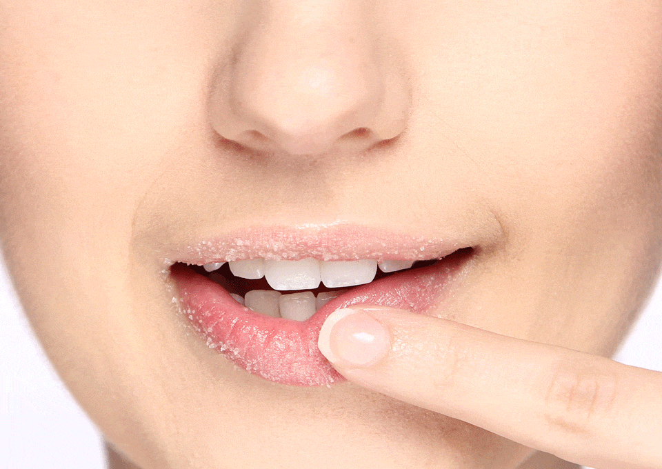 How To Line Your Lips Like You Know What You’re Doing LIPSTIQ